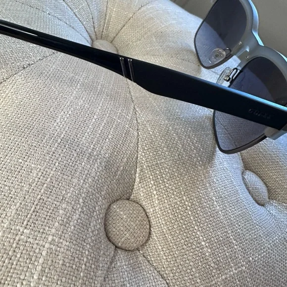 GUESS Unisex Gray Frame Sunglasses with Gradient Dark Lenses - Picture 4 of 6